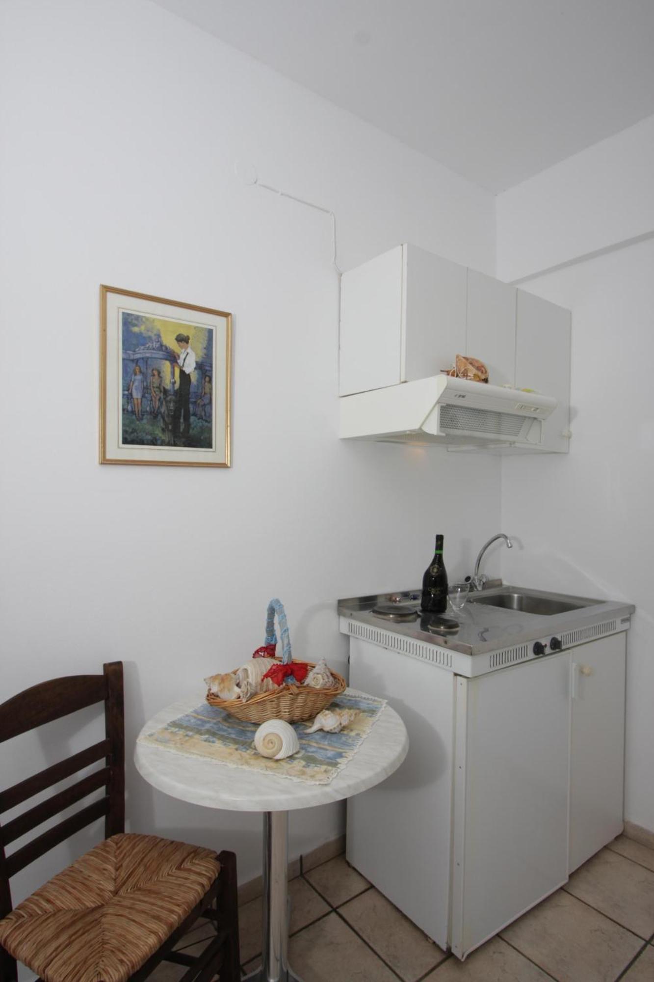 Manos Apartments Megas Gialos - Nites Exterior photo