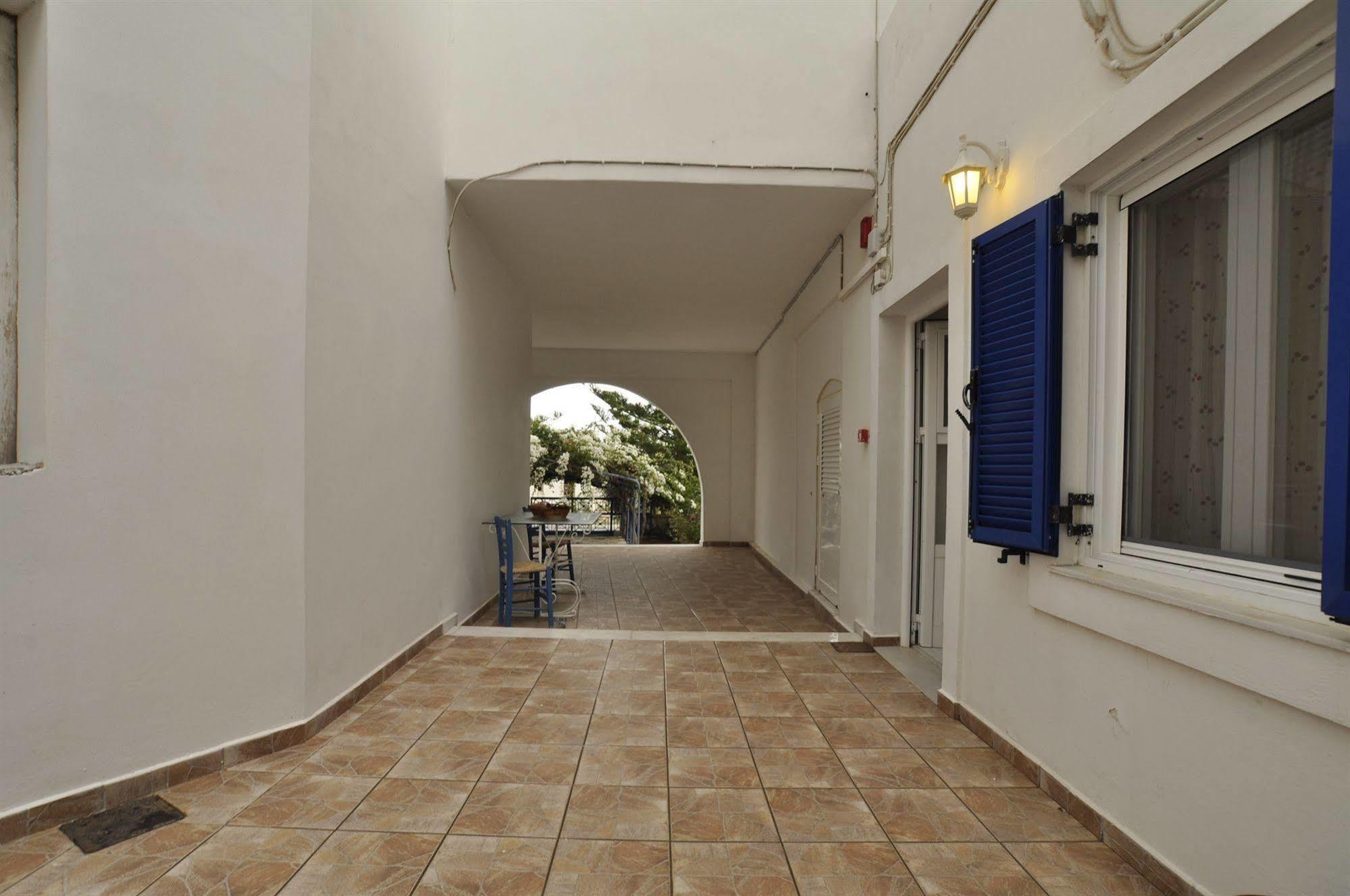 Manos Apartments Megas Gialos - Nites Exterior photo