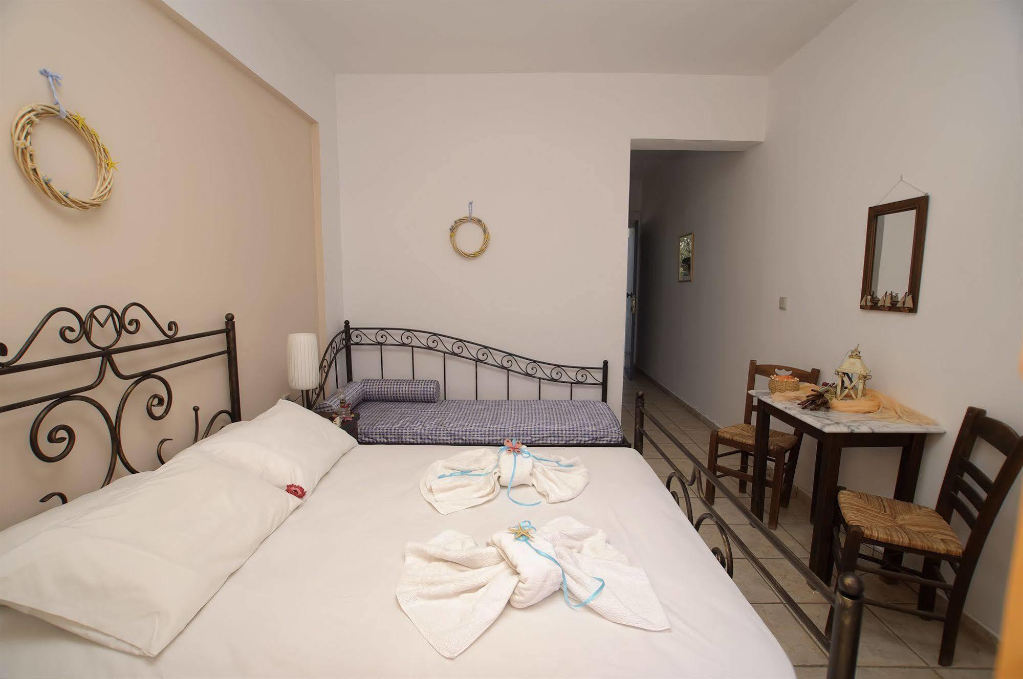 Manos Apartments Megas Gialos - Nites Exterior photo